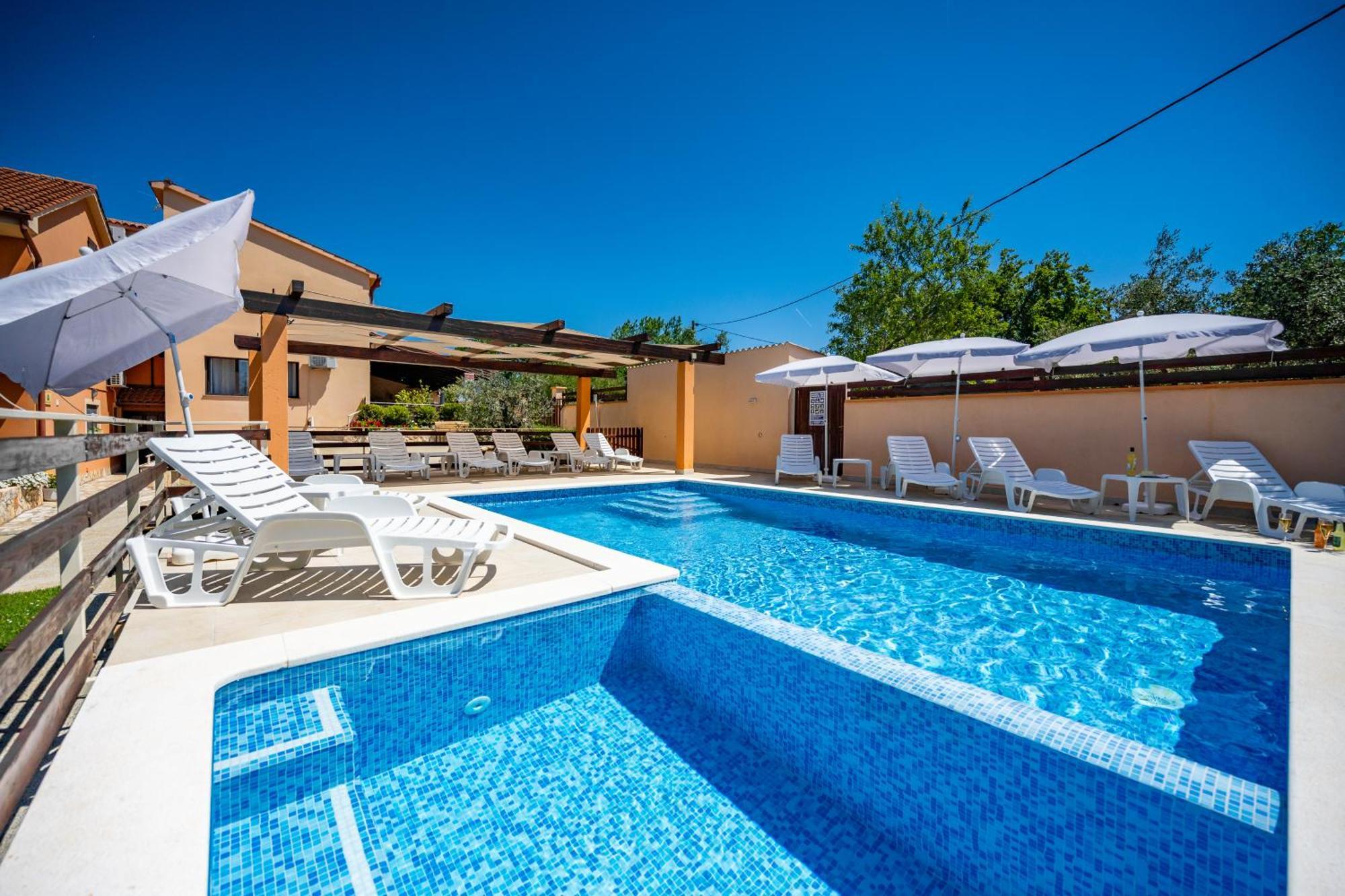 E-M Apartments With Private Pool Vinkuran Εξωτερικό φωτογραφία