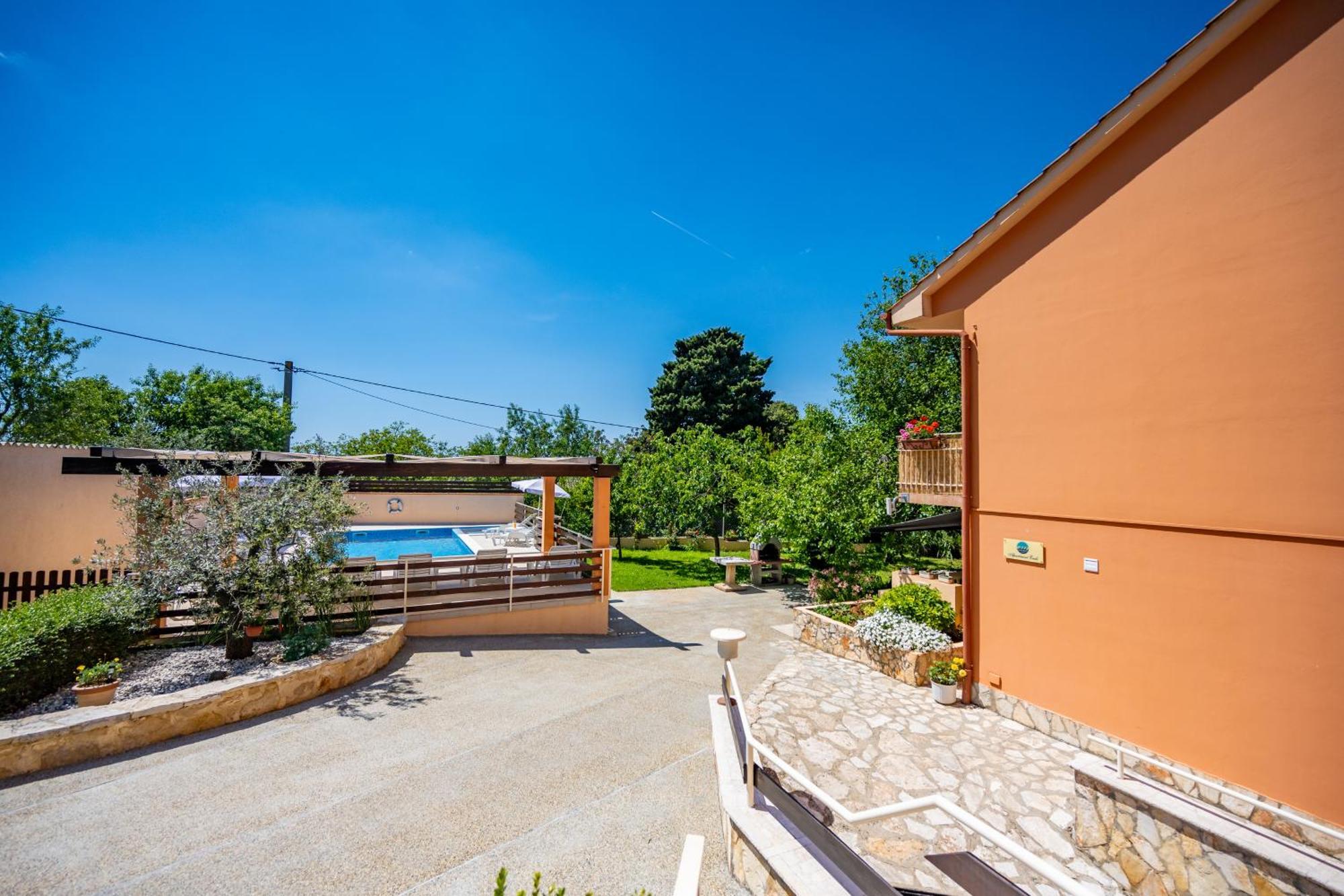 E-M Apartments With Private Pool Vinkuran Εξωτερικό φωτογραφία