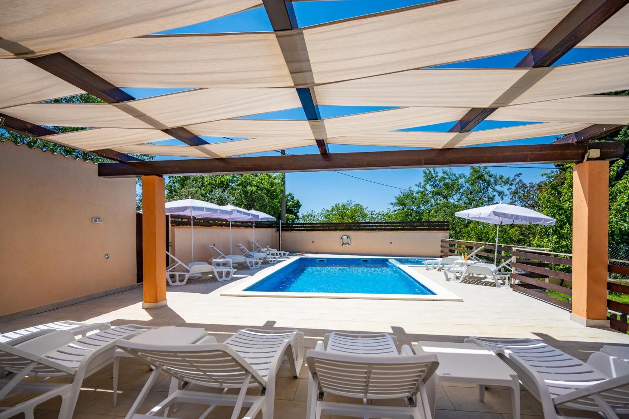 E-M Apartments With Private Pool Vinkuran Εξωτερικό φωτογραφία