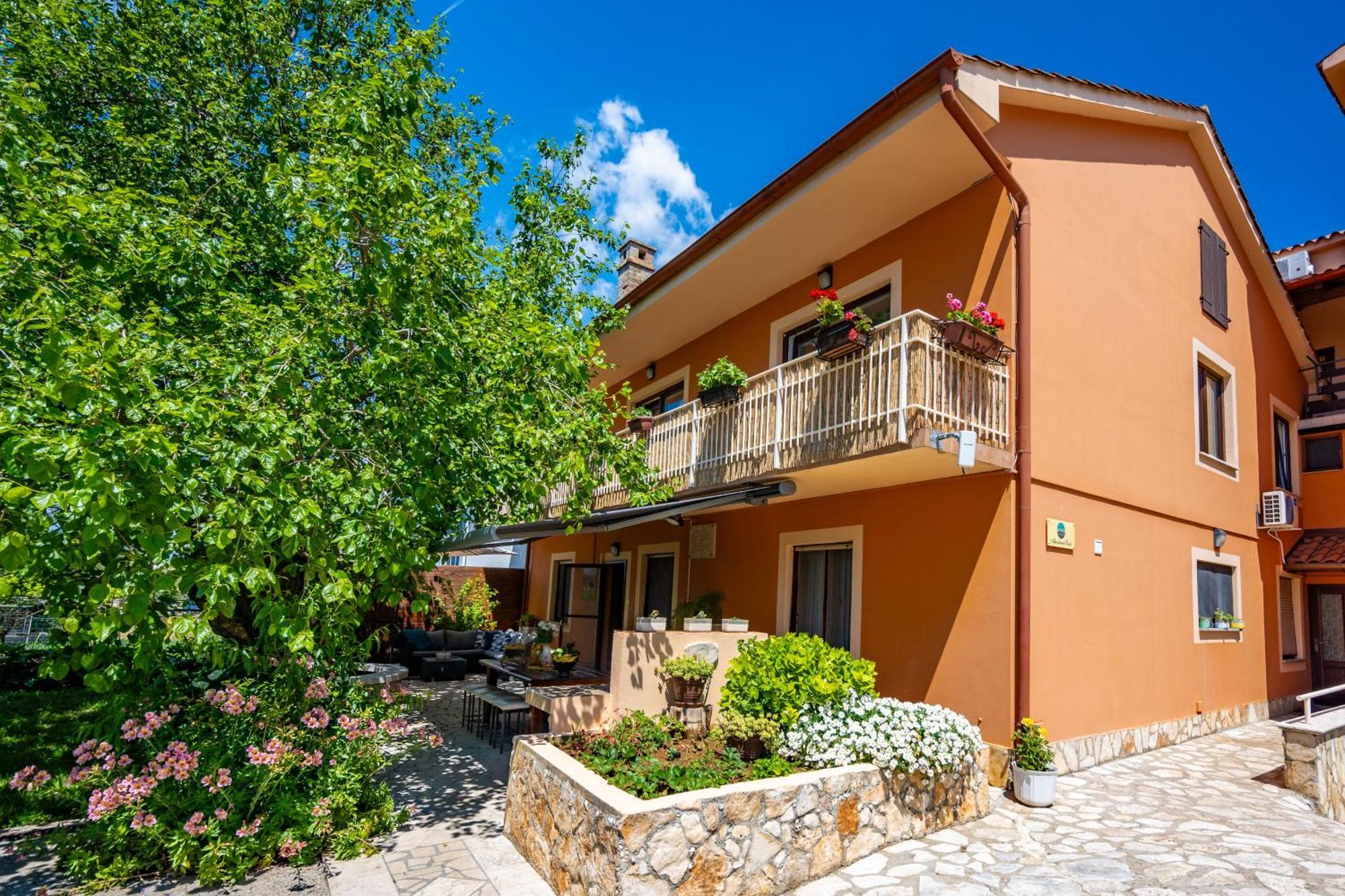 E-M Apartments With Private Pool Vinkuran Εξωτερικό φωτογραφία