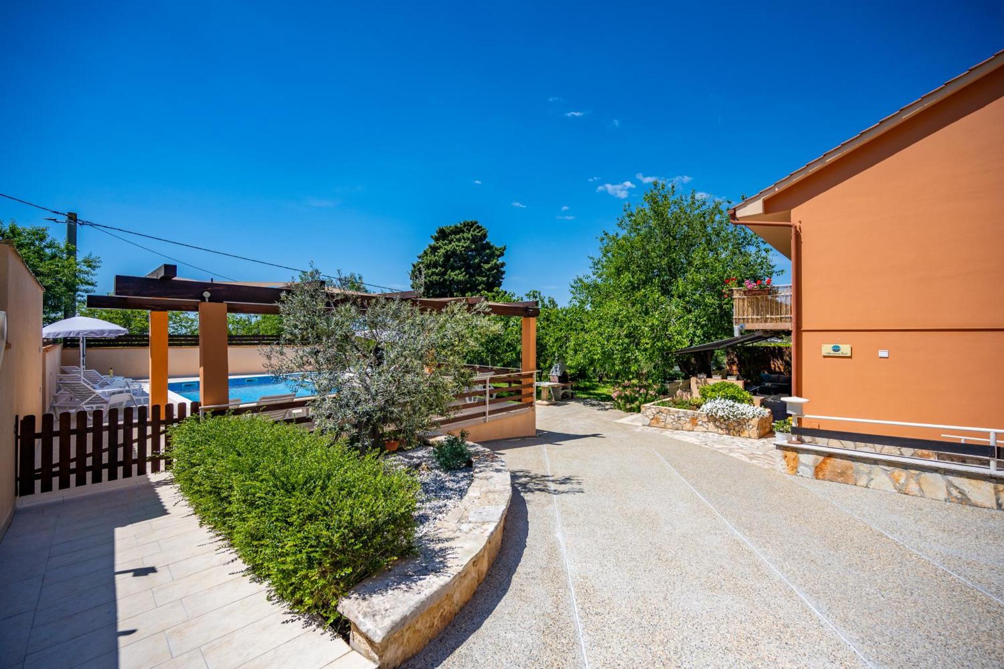 E-M Apartments With Private Pool Vinkuran Εξωτερικό φωτογραφία