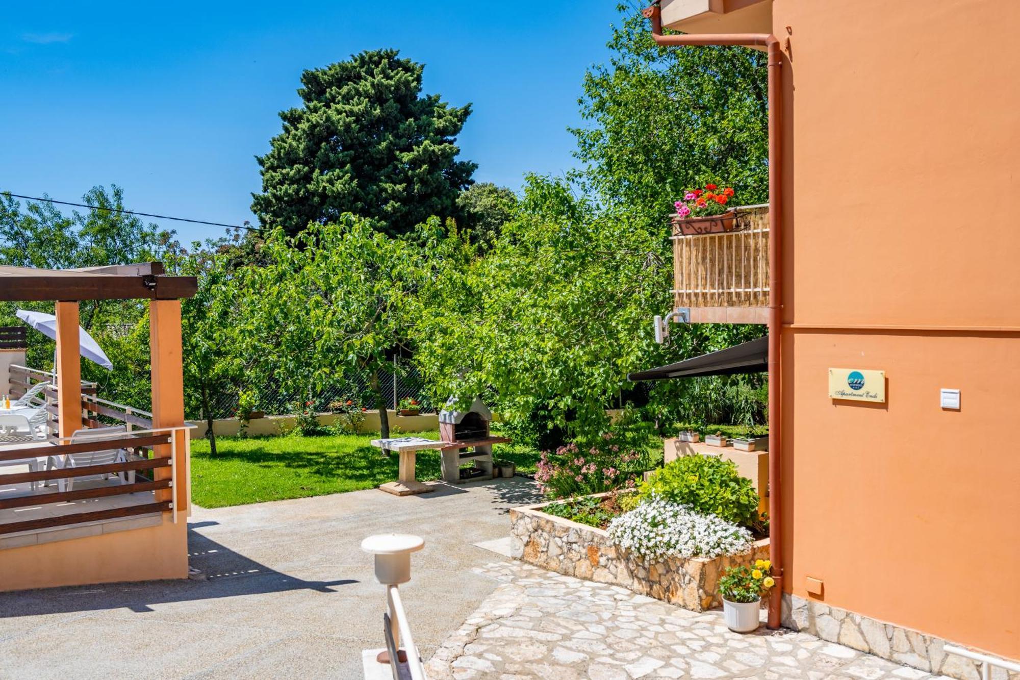 E-M Apartments With Private Pool Vinkuran Εξωτερικό φωτογραφία