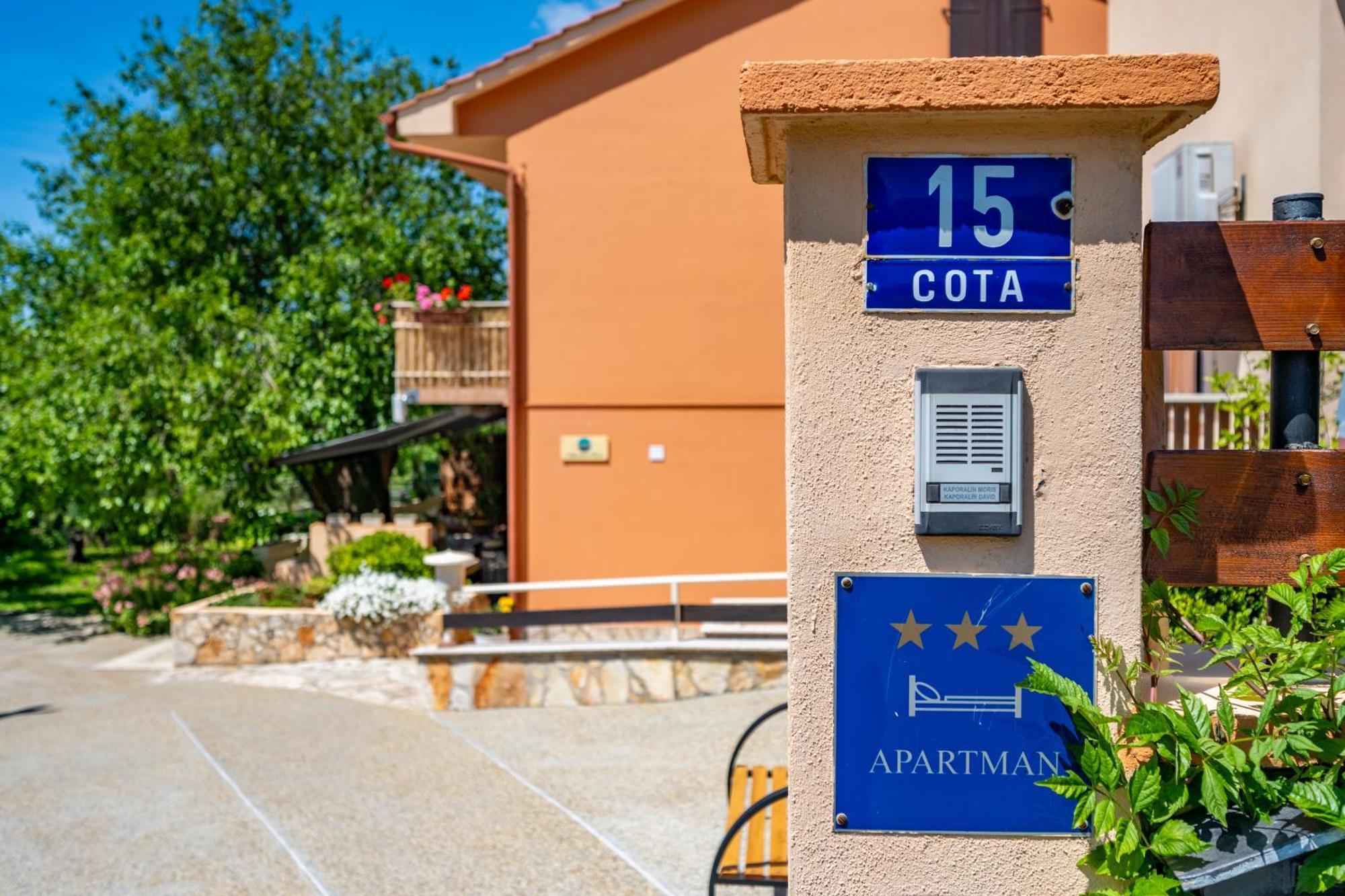 E-M Apartments With Private Pool Vinkuran Εξωτερικό φωτογραφία